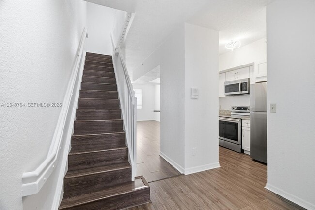 Building Photo - 725 SW 148th Ave