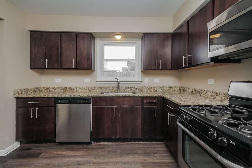 Building Photo - 17342 Oriole Ave
