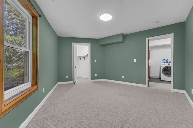 Building Photo - One-of-a-Kind 4 BR Retreat on Nearly 13 Pr...