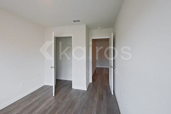 Building Photo - 360 Ironwood Ct