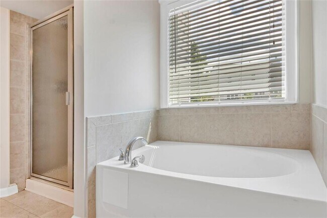 Building Photo - 440 Bayswater Way