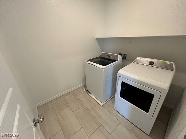 Building Photo - 326 Owens Peak Dr