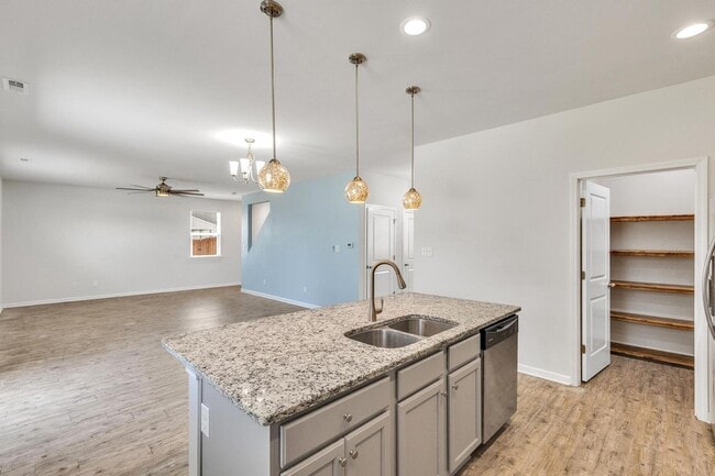 Building Photo - Updated Holly Ridge Home!
