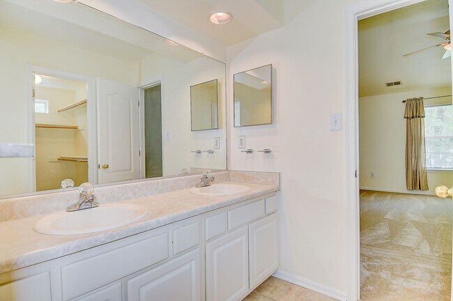 Building Photo - FOR RENT - Chesapeake in Bryant Farms / De...