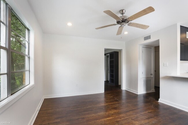 Building Photo - 1 br, 1 bath 4plex - 1021 Monroe Street D