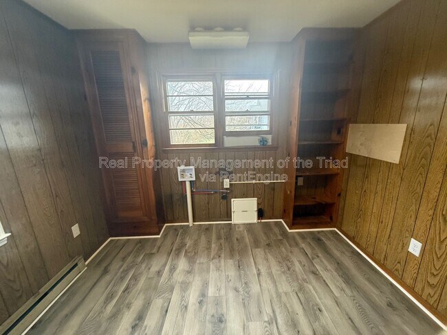 Building Photo - 1514 E 1st St