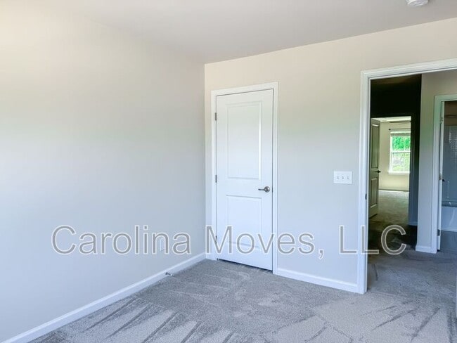 Building Photo - 2 Willomere Wy