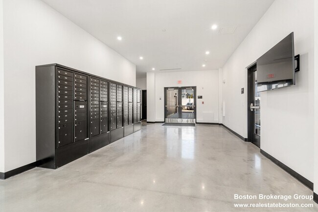 Building Photo - 600 Broadway