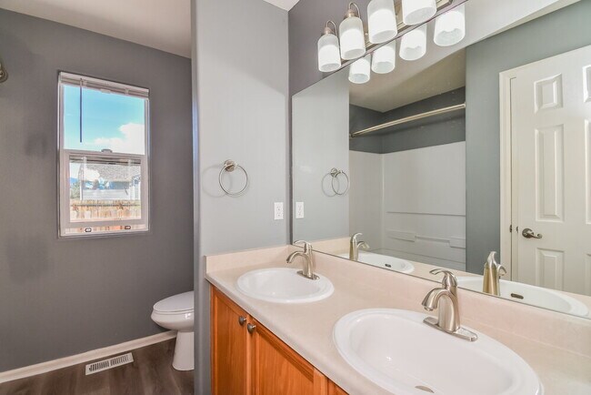 Building Photo - 7367 Glenburn Dr