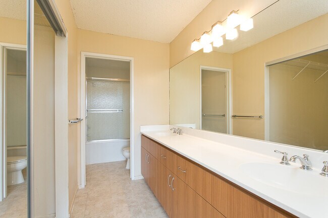 Building Photo - Arbors in Ewa Beach 2/2/2 Townhouse