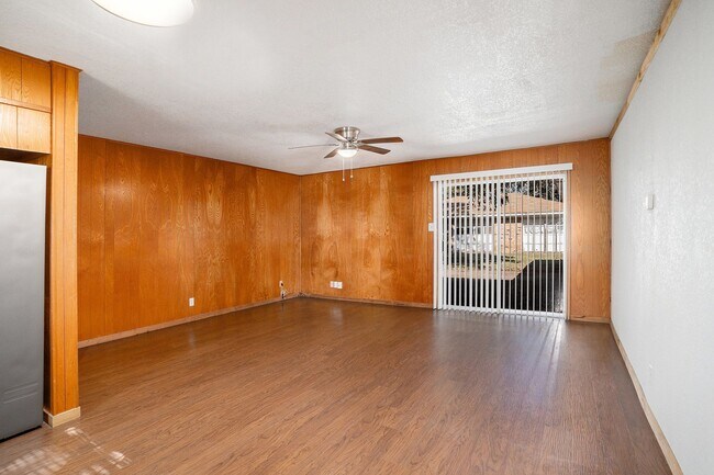 Building Photo - Great 3 Bedroom with Detached Workshop and...