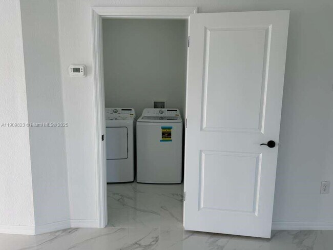 Building Photo - 2706 72nd St W