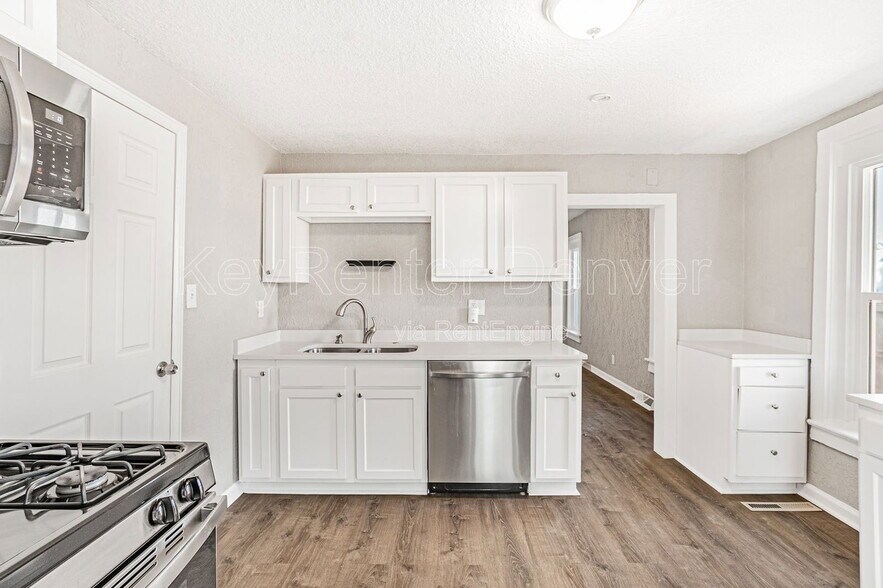 Building Photo - 4768 Vine St