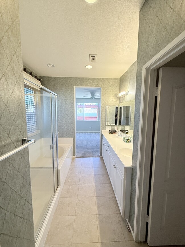 Building Photo - 1345 Clasico Dr