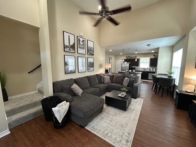 Building Photo - 735 Meadow Ln