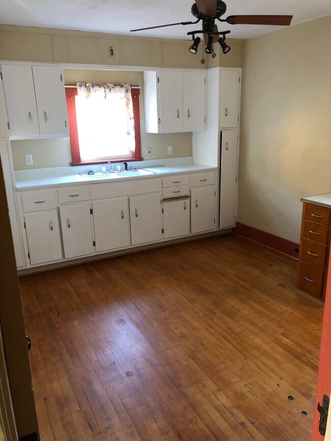 Building Photo - 311 W Jefferson St