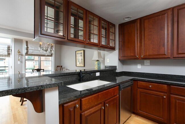 Building Photo - 1 Bedroom w/Den Condo In Meadowmont Villag...