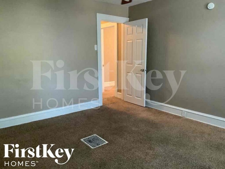 Building Photo - 600 Larkin Ave