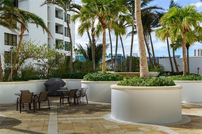 Building Photo - 3101 S Ocean Dr