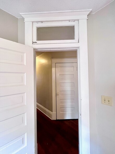 Building Photo - 709 Lafayette Ave SE