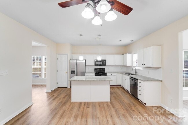 Building Photo - 4901 Sunburst Ln