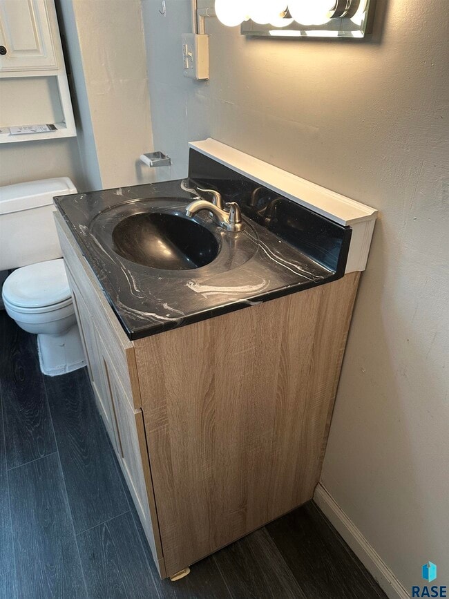 Building Photo - 425 S Prairie Ave