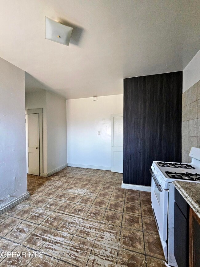 Building Photo - 2526 Yandell Dr