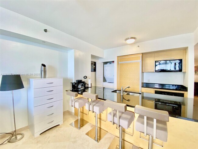 Building Photo - 1830 S Ocean Dr