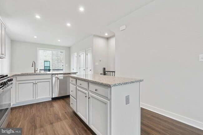 Building Photo - 4770 Towne Square Blvd