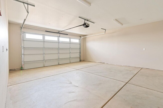 Building Photo - 2806 E Alluvial Ave