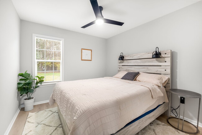 Building Photo - 420 Alpha St