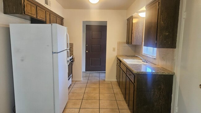 Building Photo - 92 W Gettysburg Ave