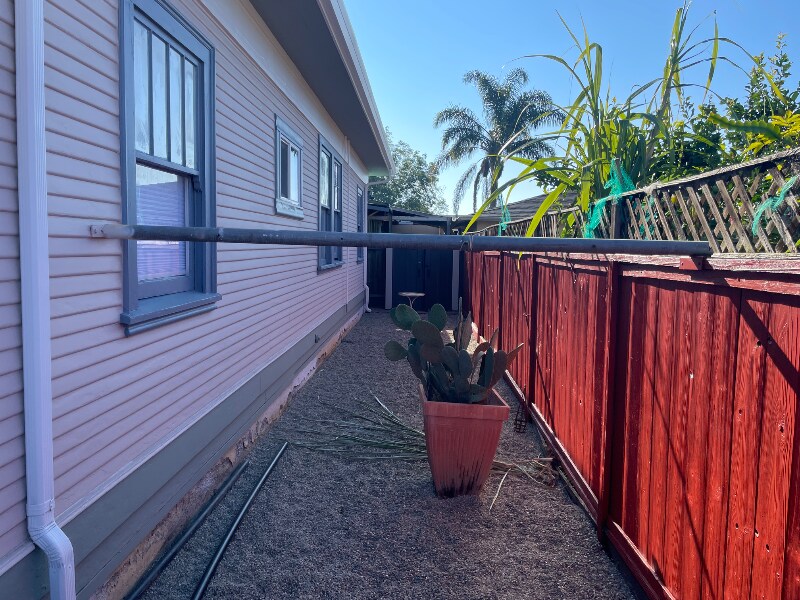 Building Photo - 1127 Elgin St