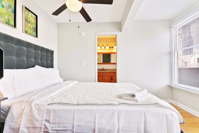 Building Photo - Luxury Midtown Private Retreat!