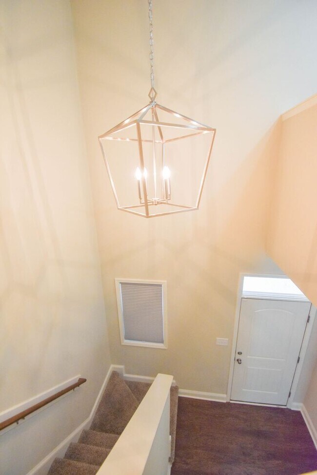 Building Photo - 3 Bedroom 2.5 Bathroom in Haymount - No Pets