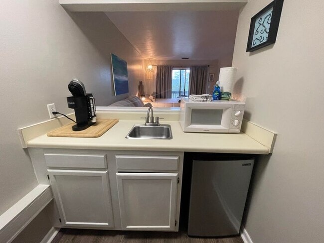 Building Photo - 300 Yacht Club Dr