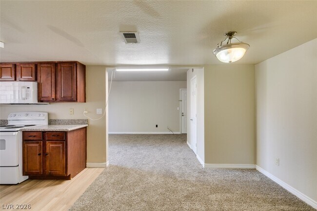 Building Photo - 4450 Sandy River Dr