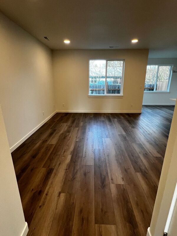 Building Photo - 3639 E Amazon Dr