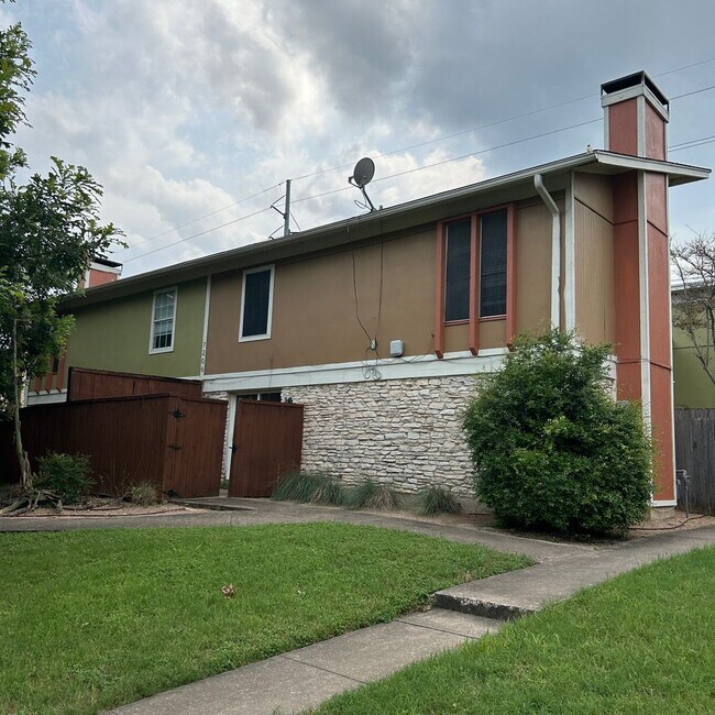 Building Photo - 7206 Creekside Dr