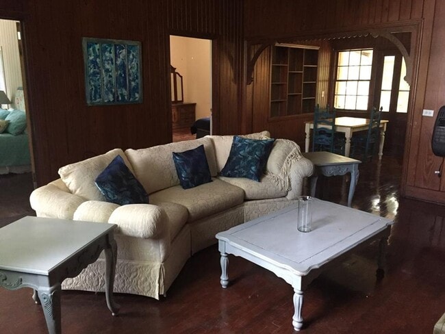 Building Photo - 819 E Lee St