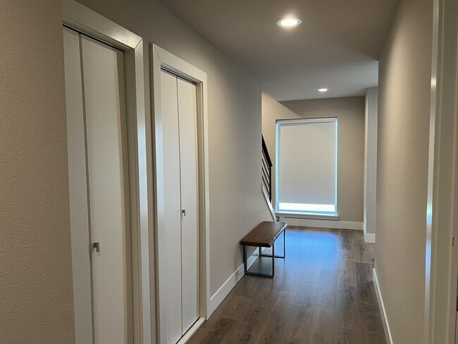 Building Photo - 4179 SE 68th Ave