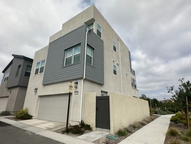 Building Photo - 139 Glance