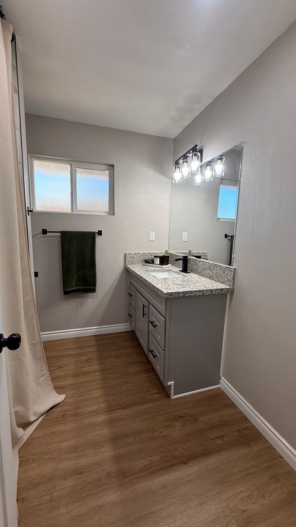 Building Photo - Beautiful Porterville Home! Available Now for Showing!