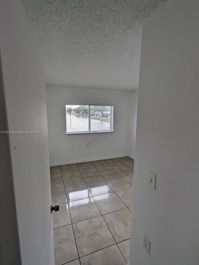 Building Photo - 1162 Lake Terry Dr