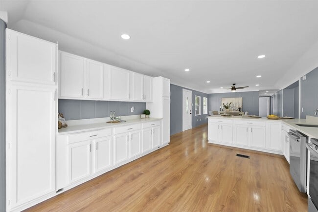 Building Photo - 11636 Old Oaks Ln