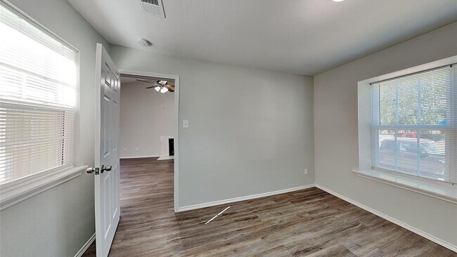 Building Photo - 10356 Chelmsford Dr