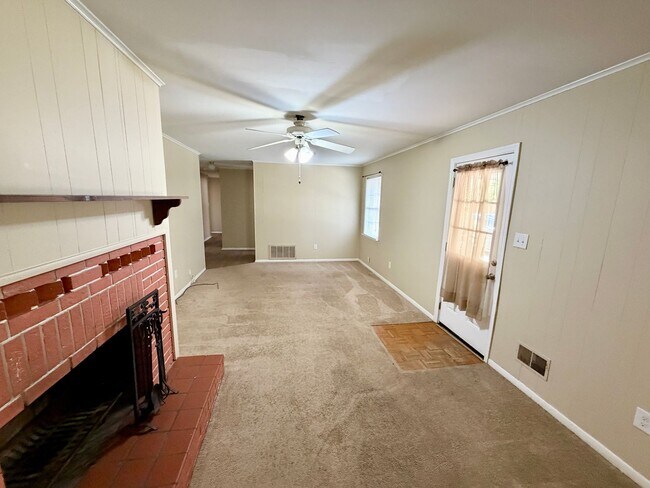 Building Photo - Lexington- Downtown Lexington - Call Lexington office for tours 803-359-0793