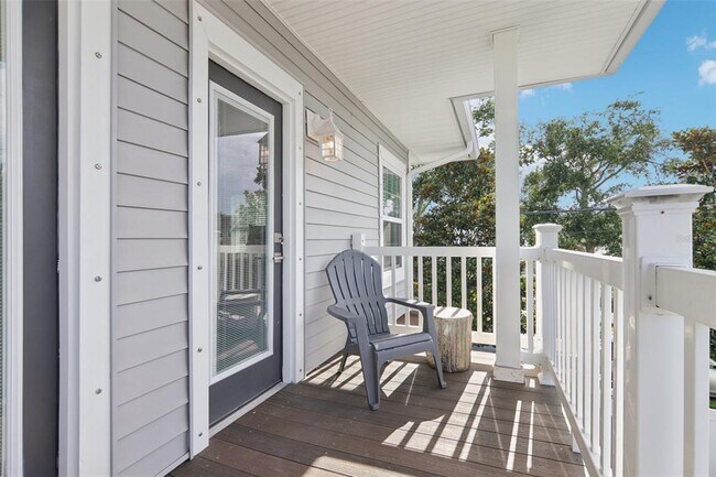 Building Photo - 157 9th Ave N