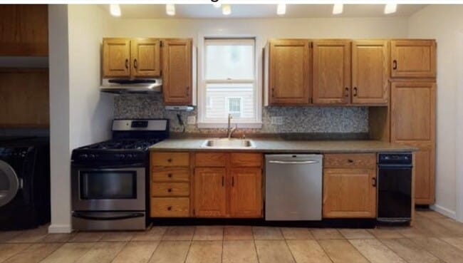Primary Photo - 5 Seagrave Rd