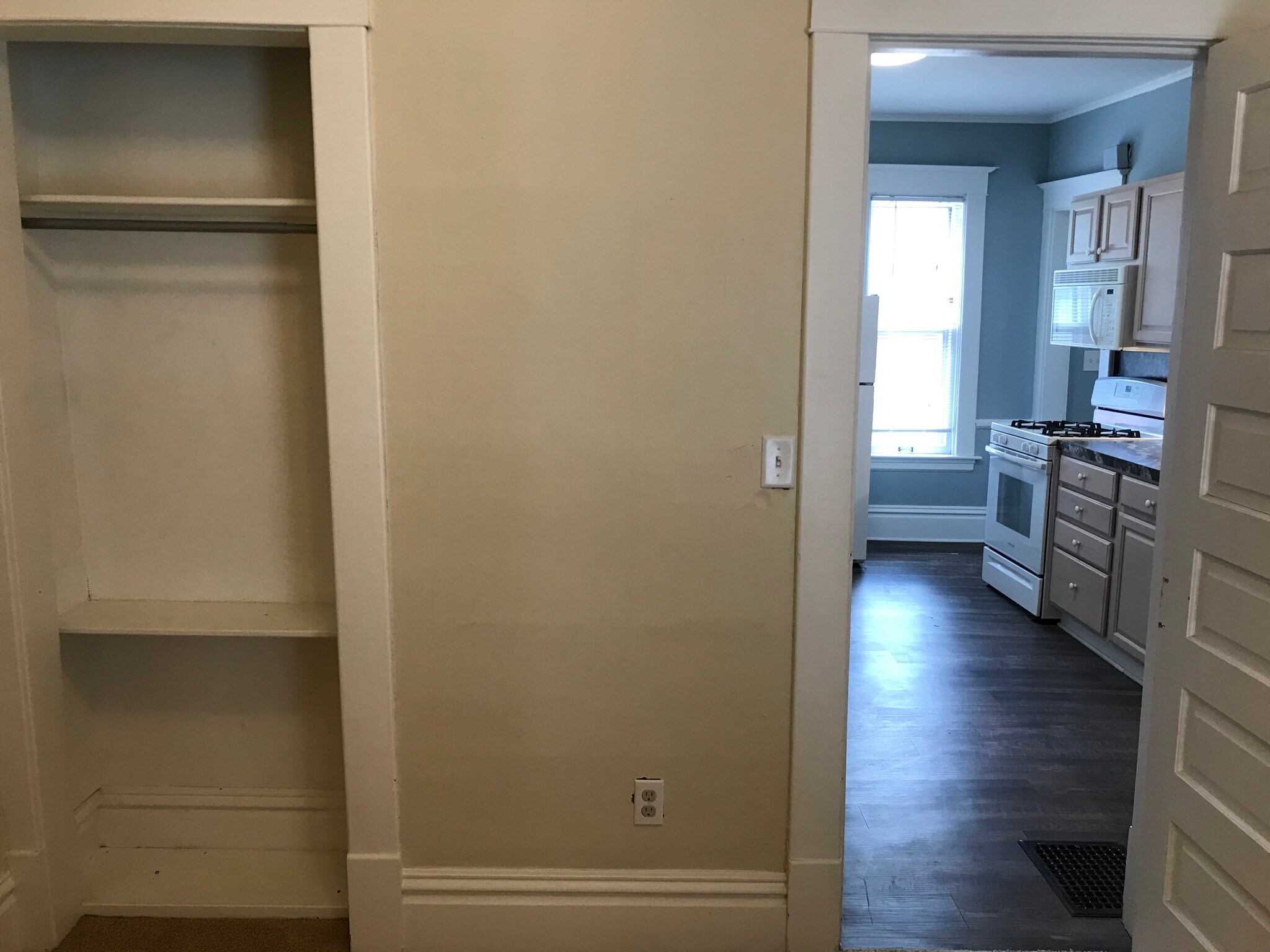 Building Photo - 128 Luton Ave SE